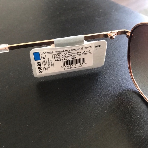 NWT Sunglasses - Picture 3 of 3